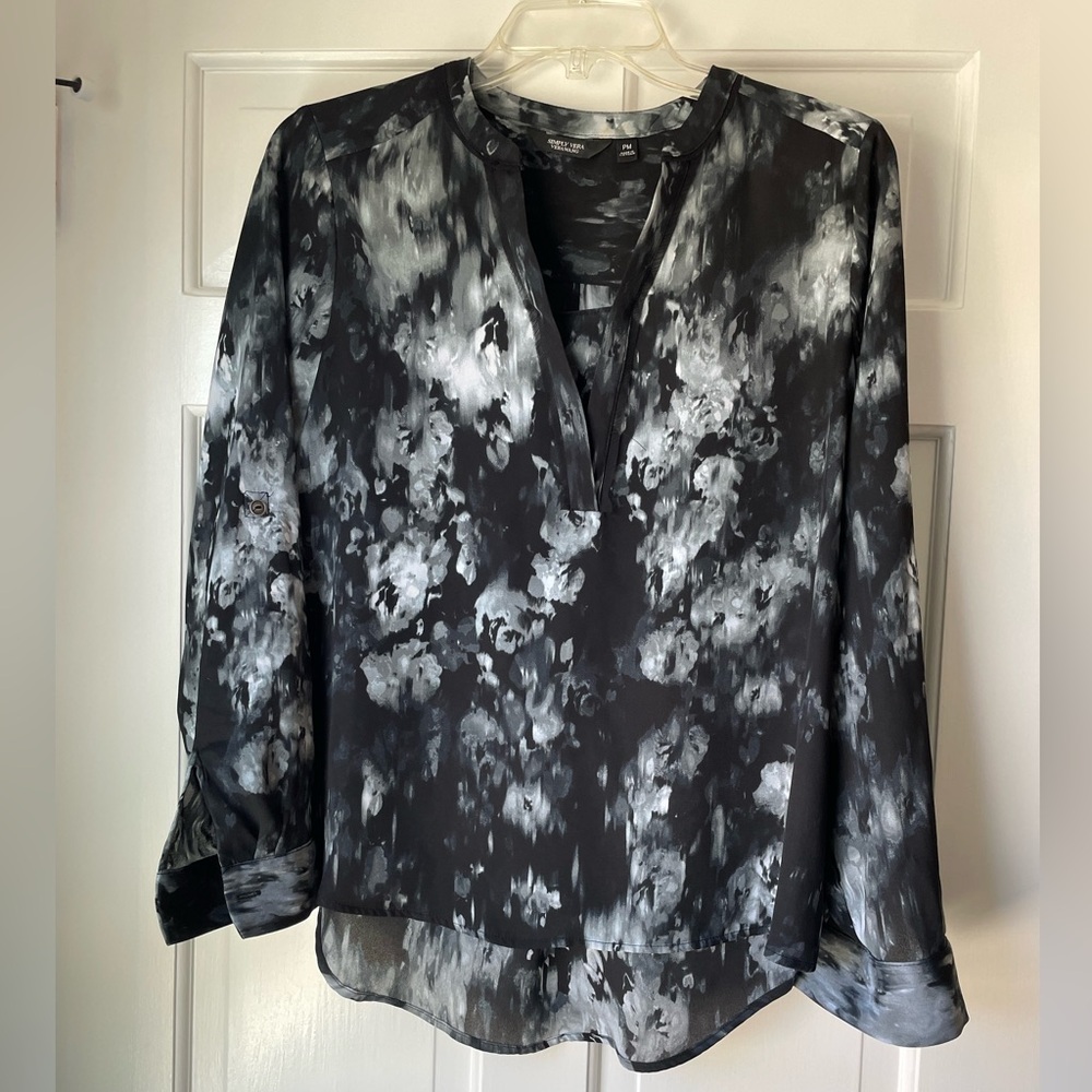 Simply Vera Vera Wang Black and White Blouse Size Medium Petite.